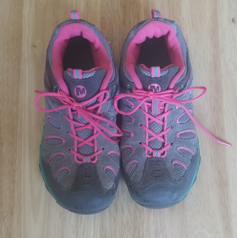 Merrel kids hiking shoes size 4